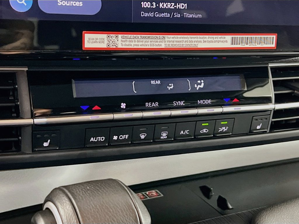 Certified 2025 Toyota Sienna XLE FWD image 16