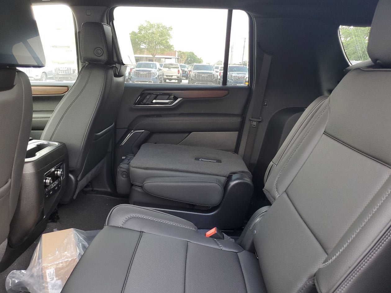 New 2026 GMC Yukon XL Denali w/ Denali Reserve Package AWD/4WD image 11