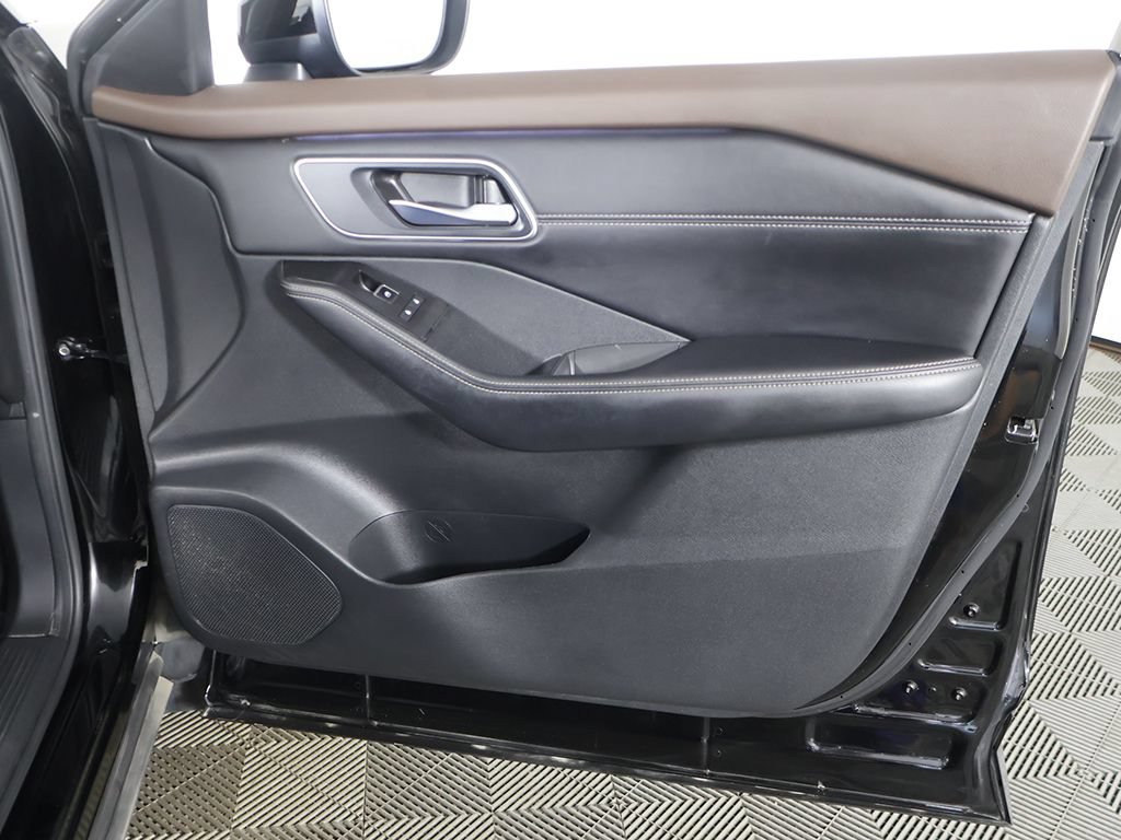 Used 2023 Nissan Rogue Platinum AWD/4WD image 29