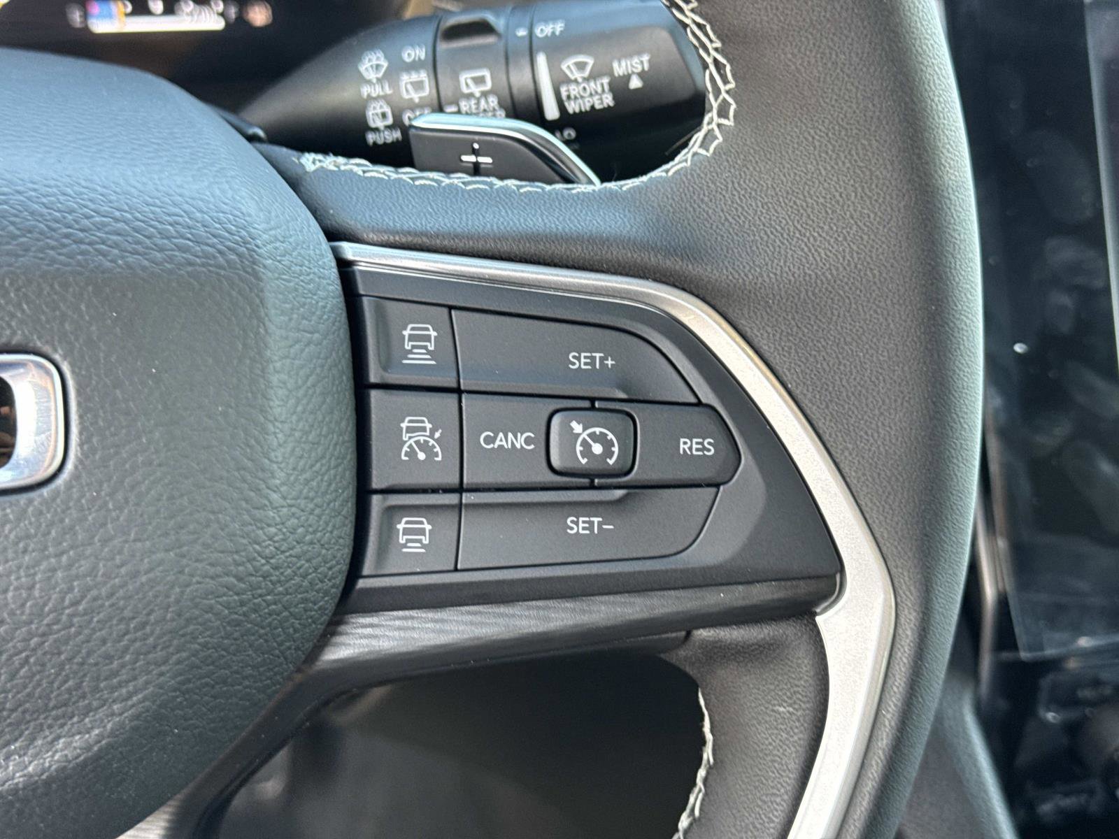 New 2026 Jeep Grand Cherokee L 2WD image 9