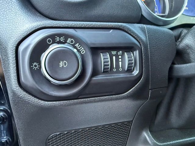 Used 2019 Jeep Wrangler Unlimited Sahara w/ Cold Weather Group image 11