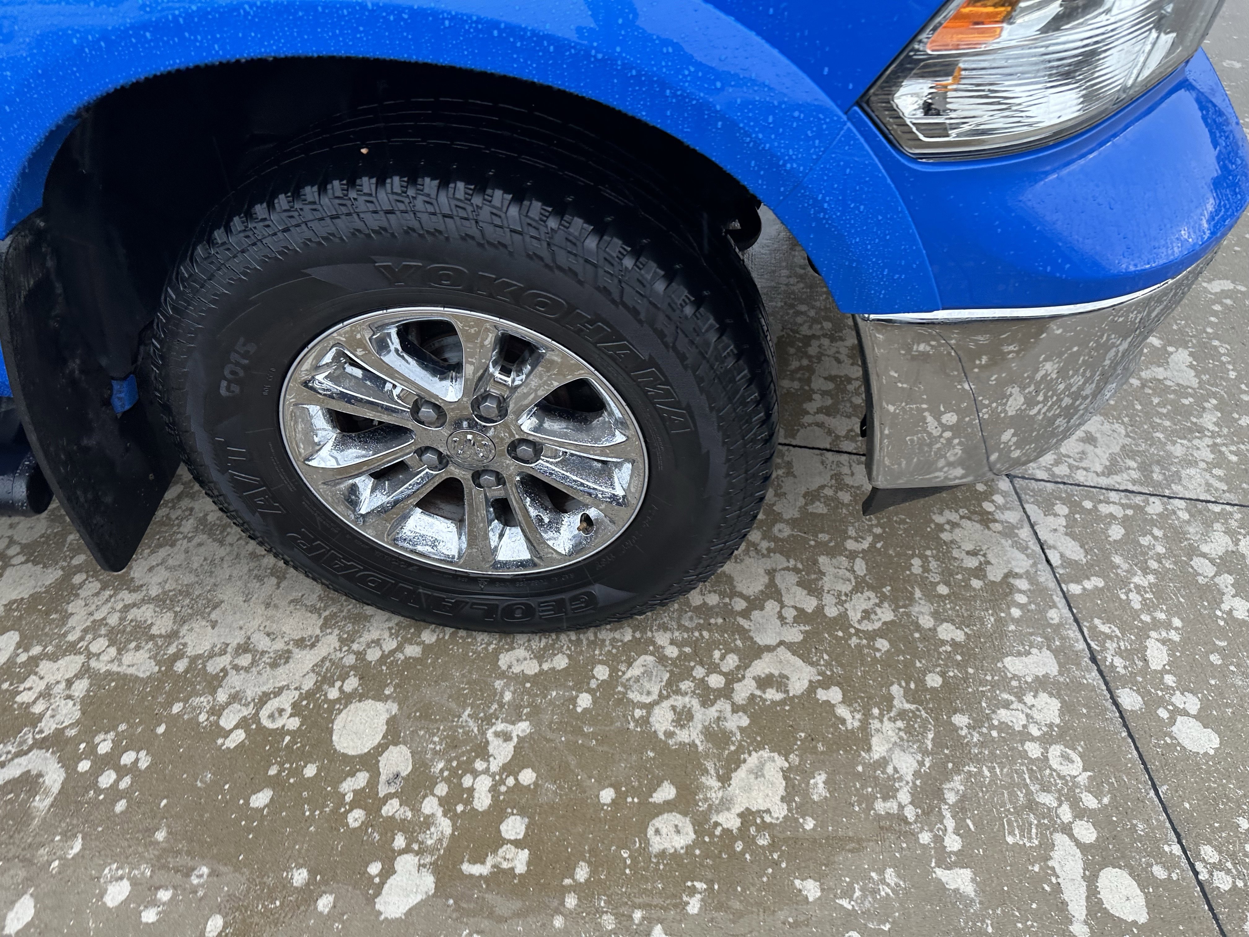 Used 2018 RAM 1500 SLT AWD/4WD image 3