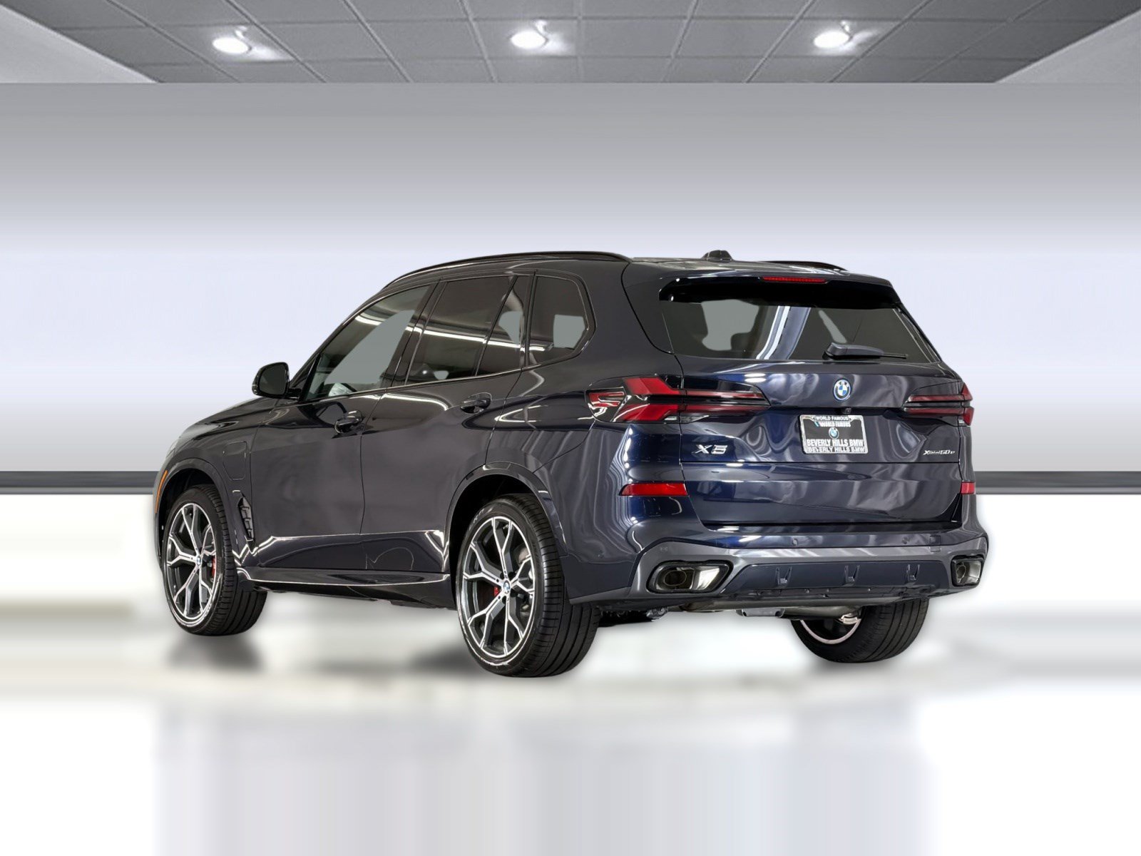 New 2026 BMW X5 xDrive50e w/ M Sport Package AWD/4WD image 3