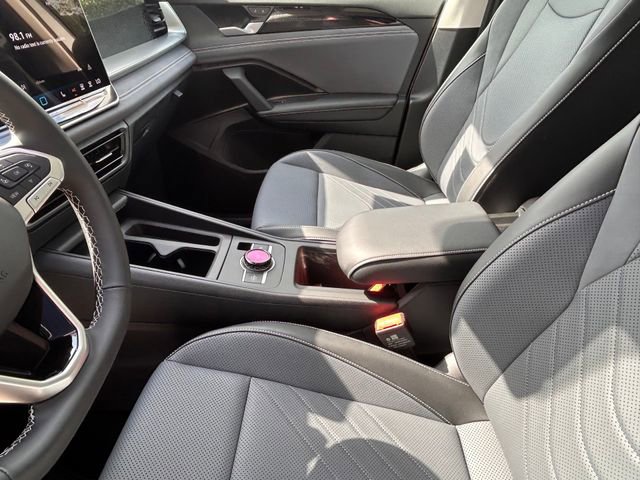 New 2026 Volkswagen Tiguan SE FWD image 9
