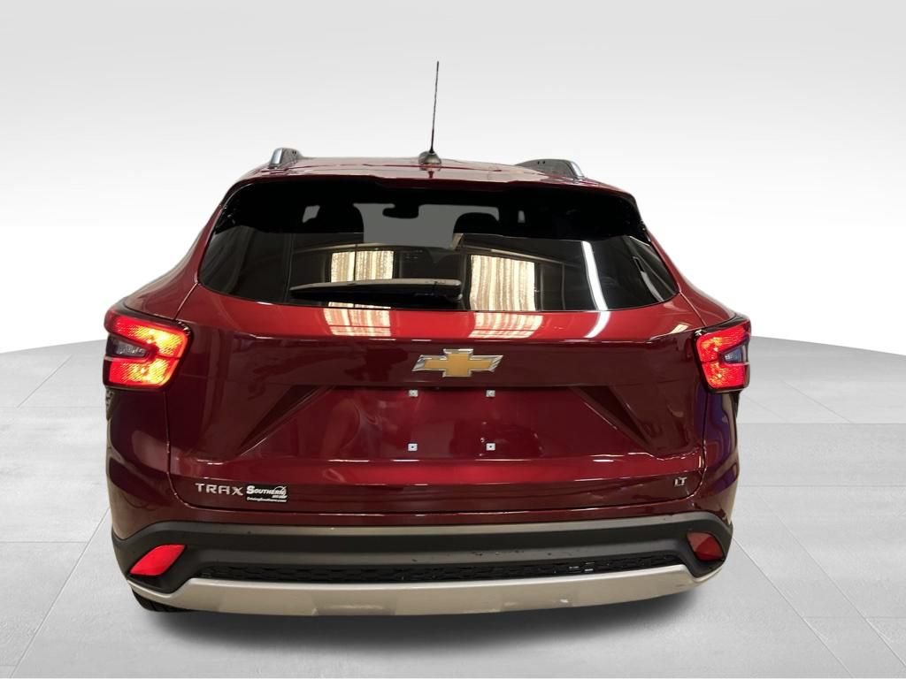 Used 2024 Chevrolet Trax LT w/ Driver Confidence Package FWD image 4