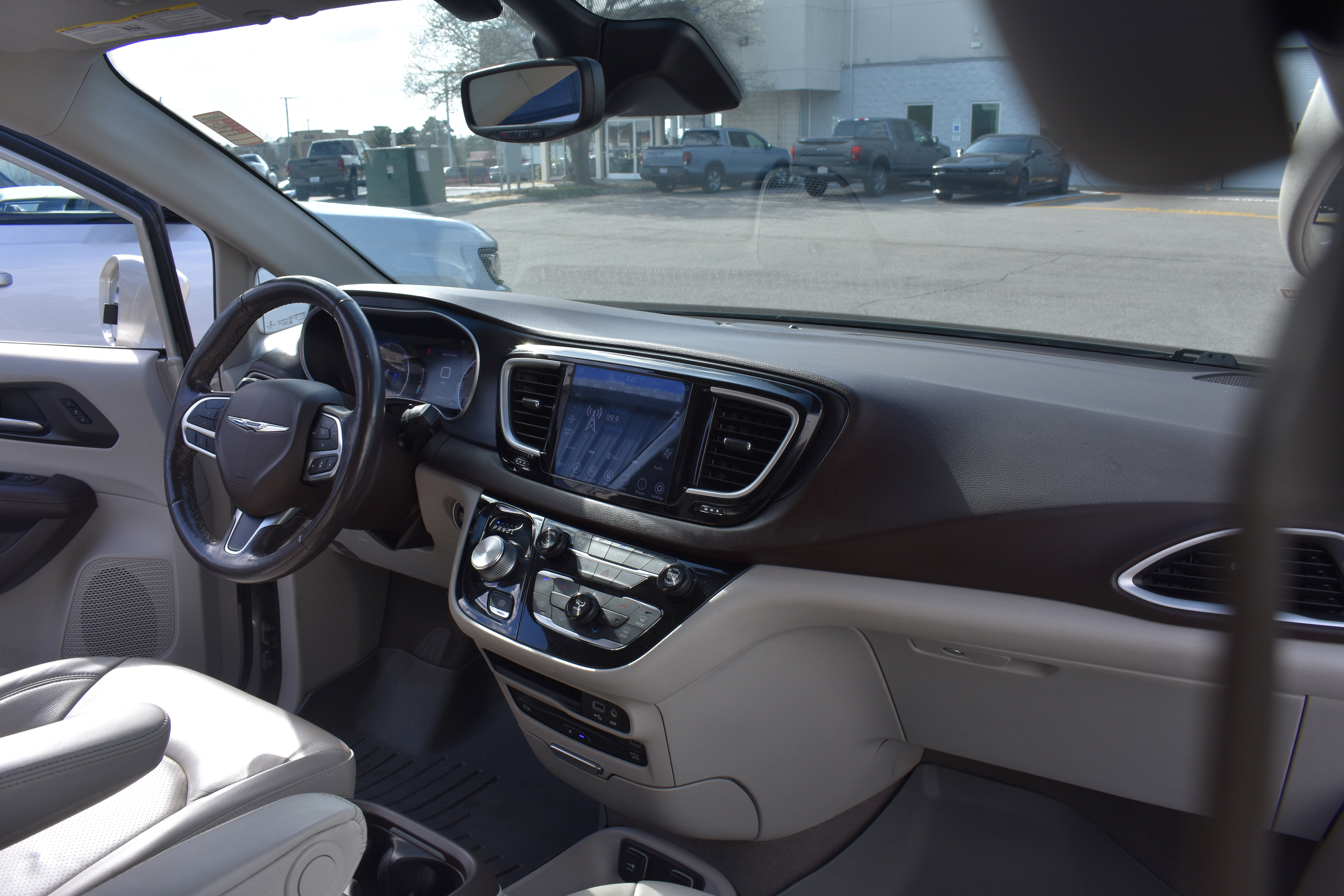 Used 2020 Chrysler Pacifica Touring-L Plus w/ Tire & Wheel Group image 35