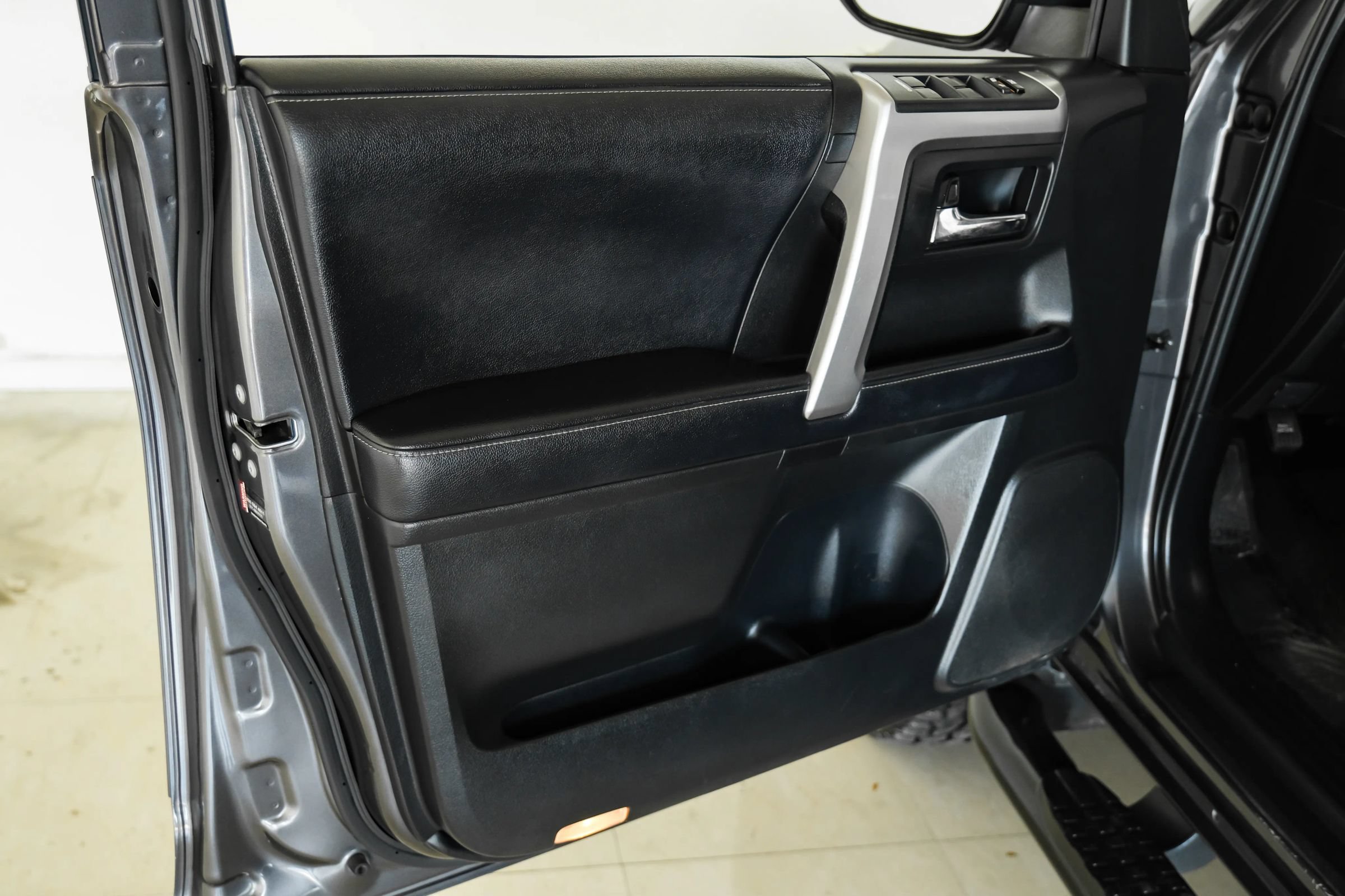 Used 2018 Toyota 4Runner SR5 Premium AWD/4WD image 37