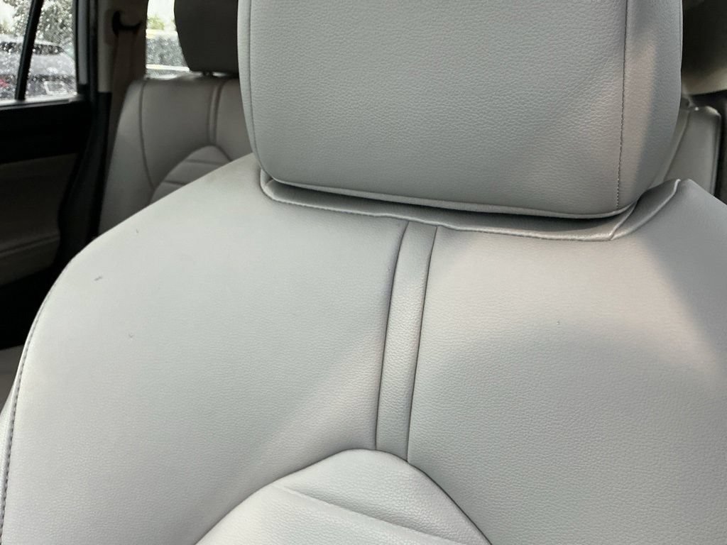 Used 2020 Toyota Highlander XLE AWD/4WD image 13