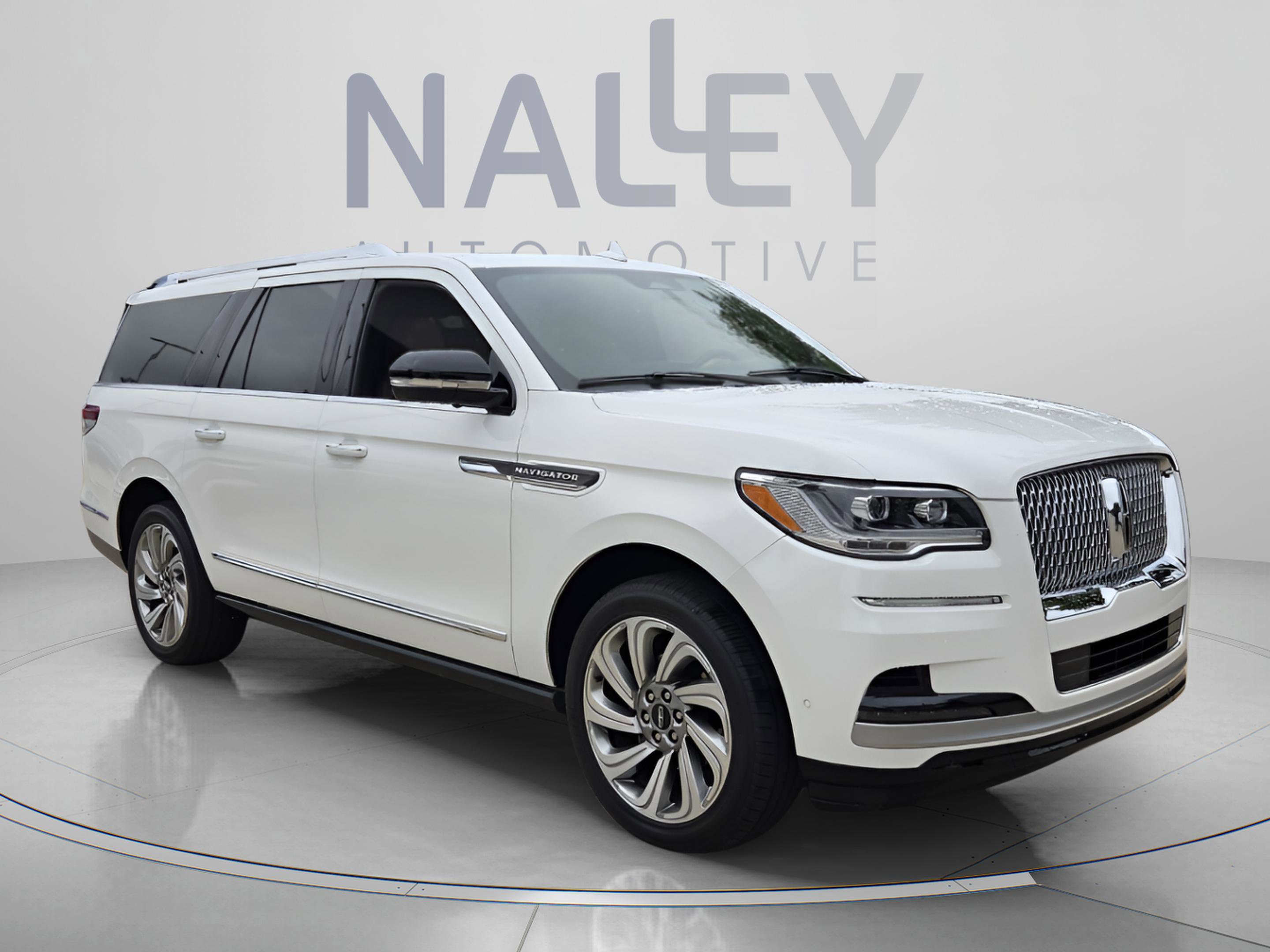 Used 2024 Lincoln Navigator L Reserve AWD/4WD image 7