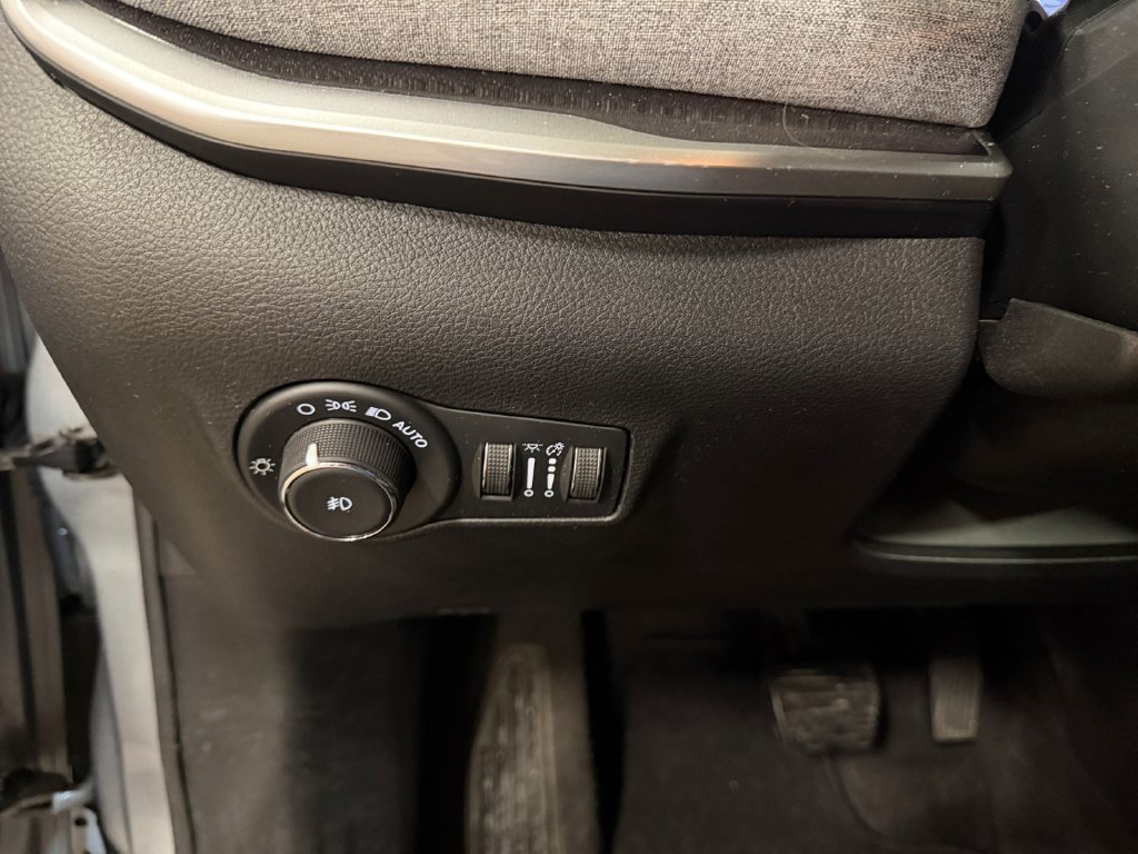 Used 2023 Jeep Compass Latitude AWD/4WD image 31