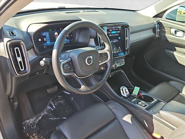 Used 2025 Volvo XC40 B5 Ultra w/ Climate Package AWD/4WD image 10