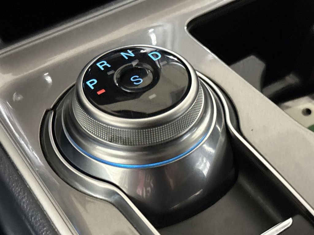 Used 2024 Ford Edge SEL image 17