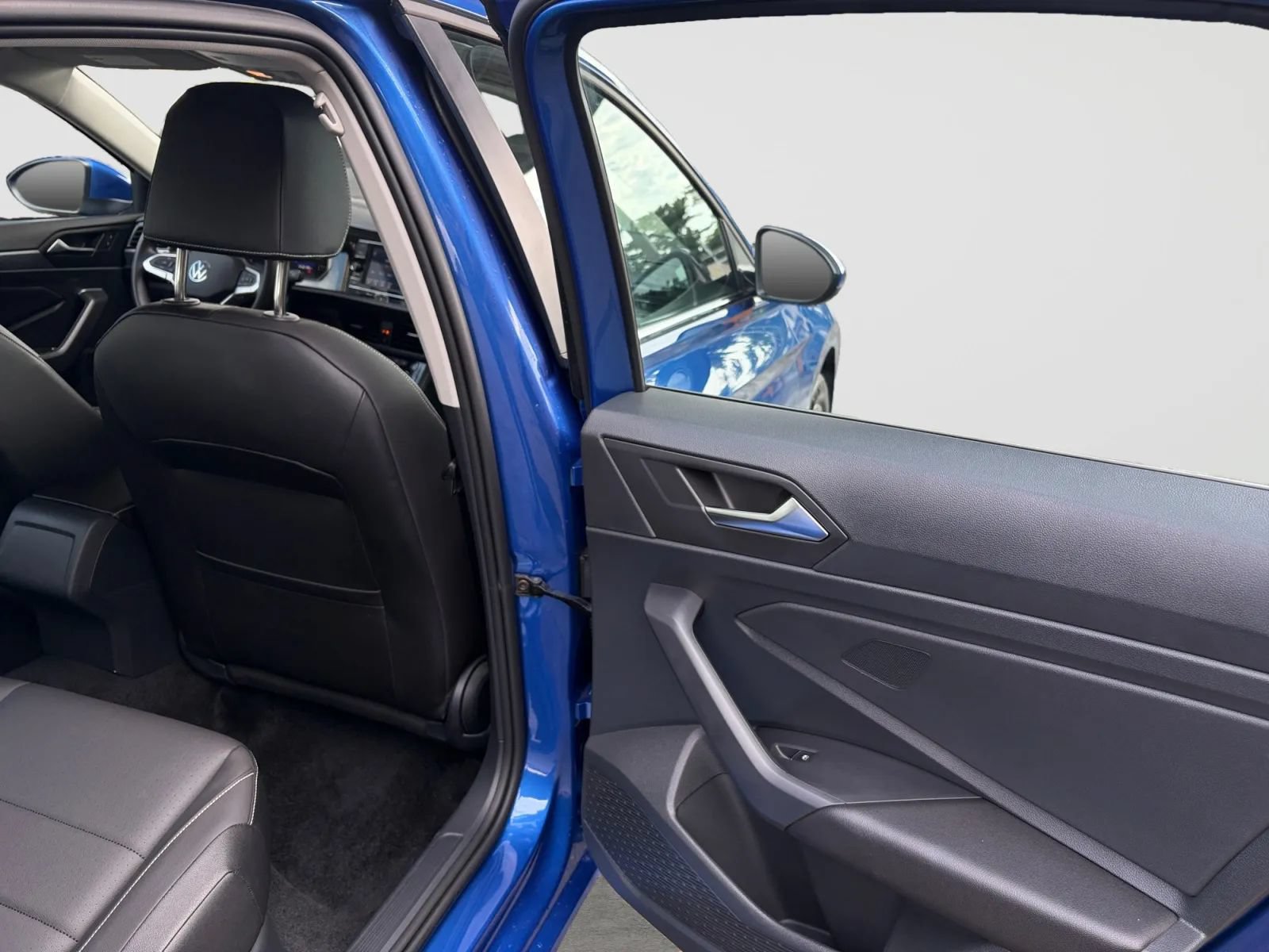 Used 2023 Volkswagen Jetta SE FWD image 17