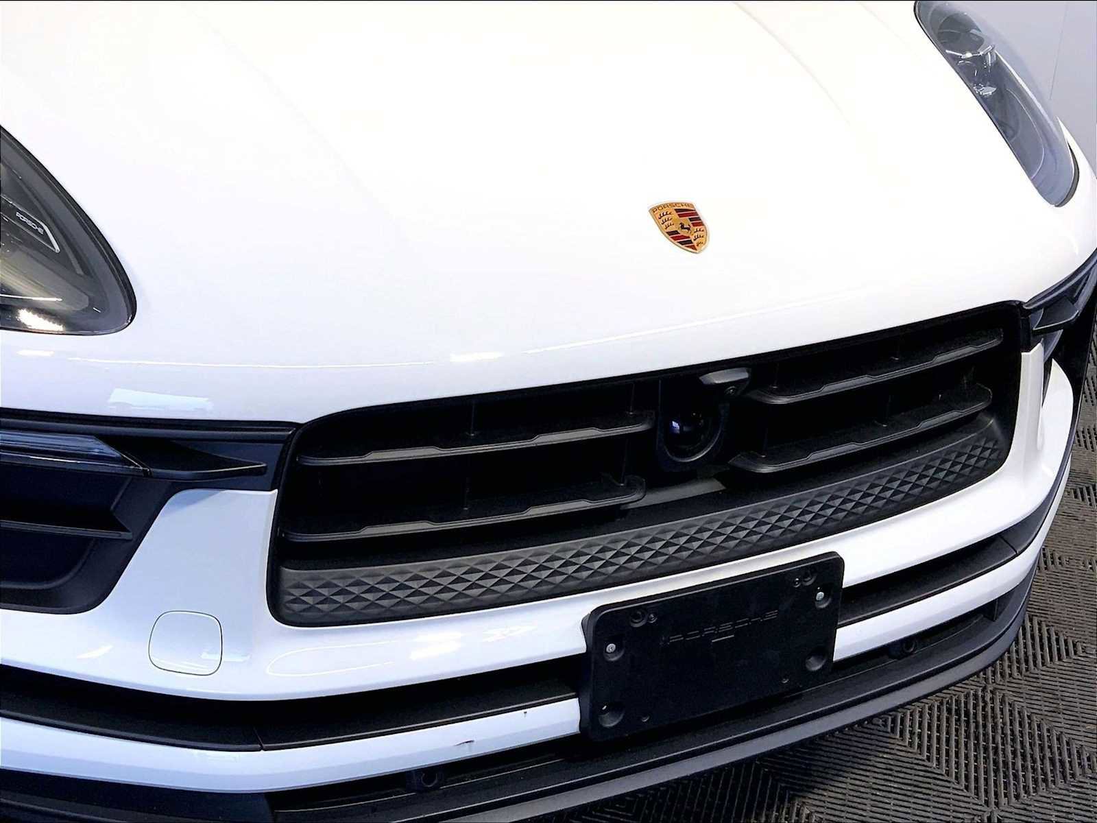 Certified 2025 Porsche Macan image 34