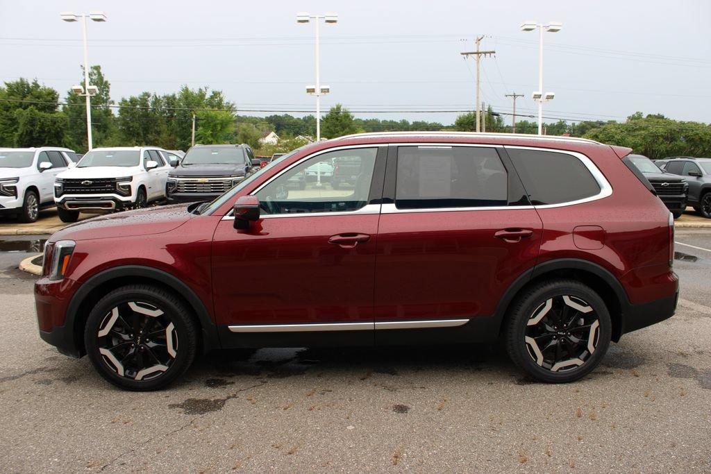 Used 2023 Kia Telluride EX w/ EX Captain's Chair Package AWD/4WD image 30