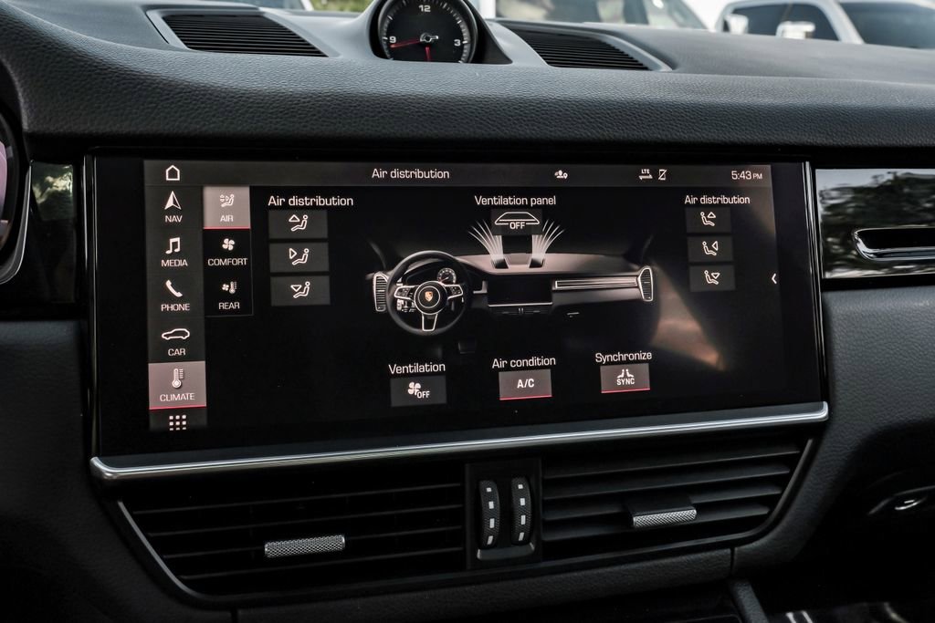 Used 2021 Porsche Cayenne image 34