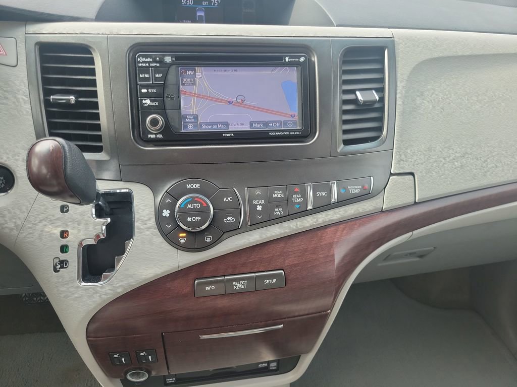 Used 2013 Toyota Sienna XLE w/ Entertainment Pkg image 32