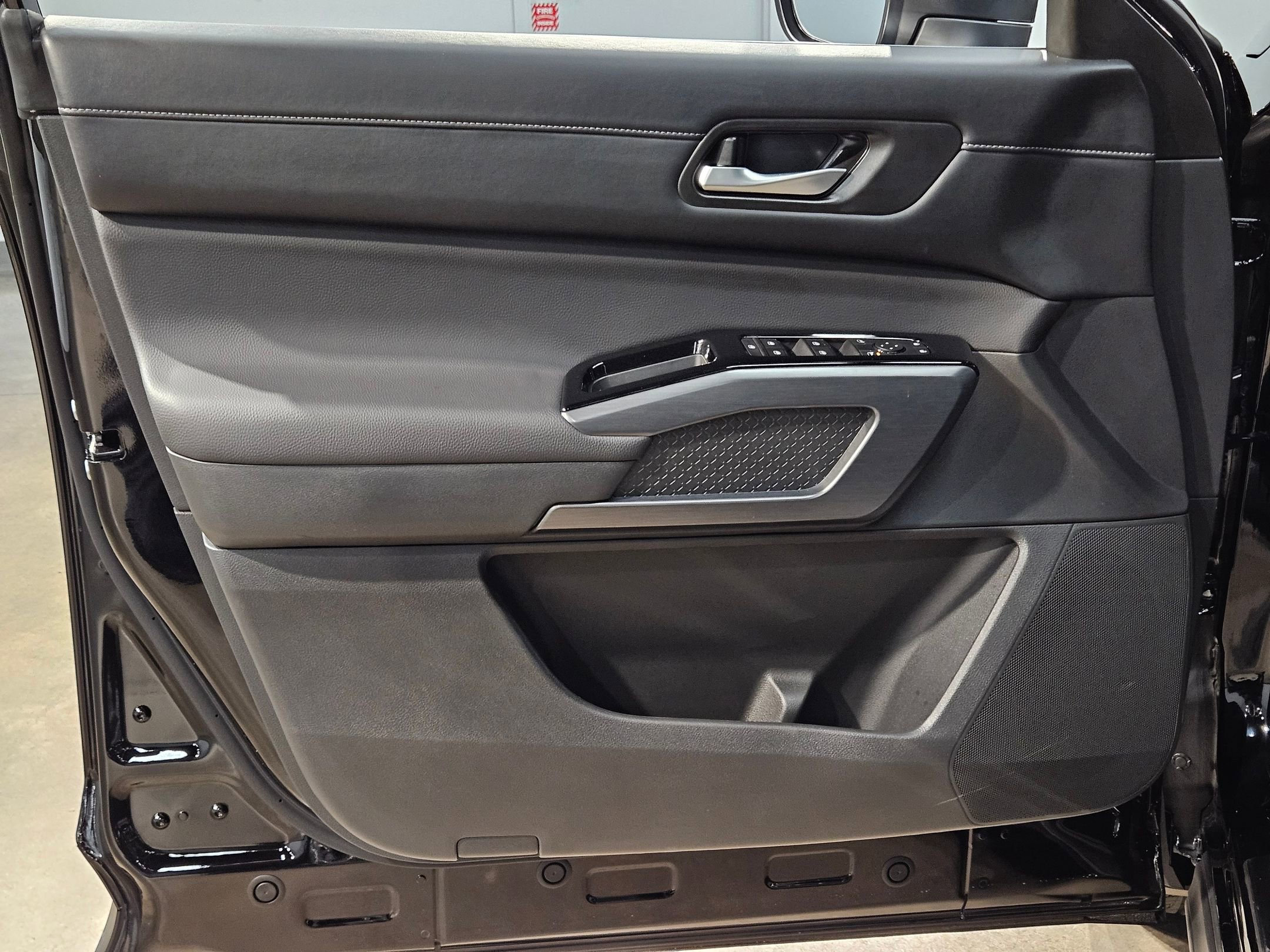 Used 2025 Nissan Pathfinder SL w/ Cargo Package image 20