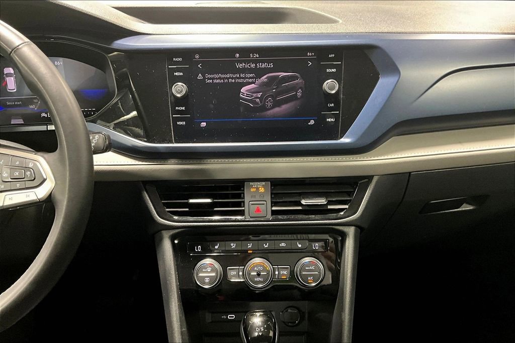 Used 2024 Volkswagen Taos SE image 8