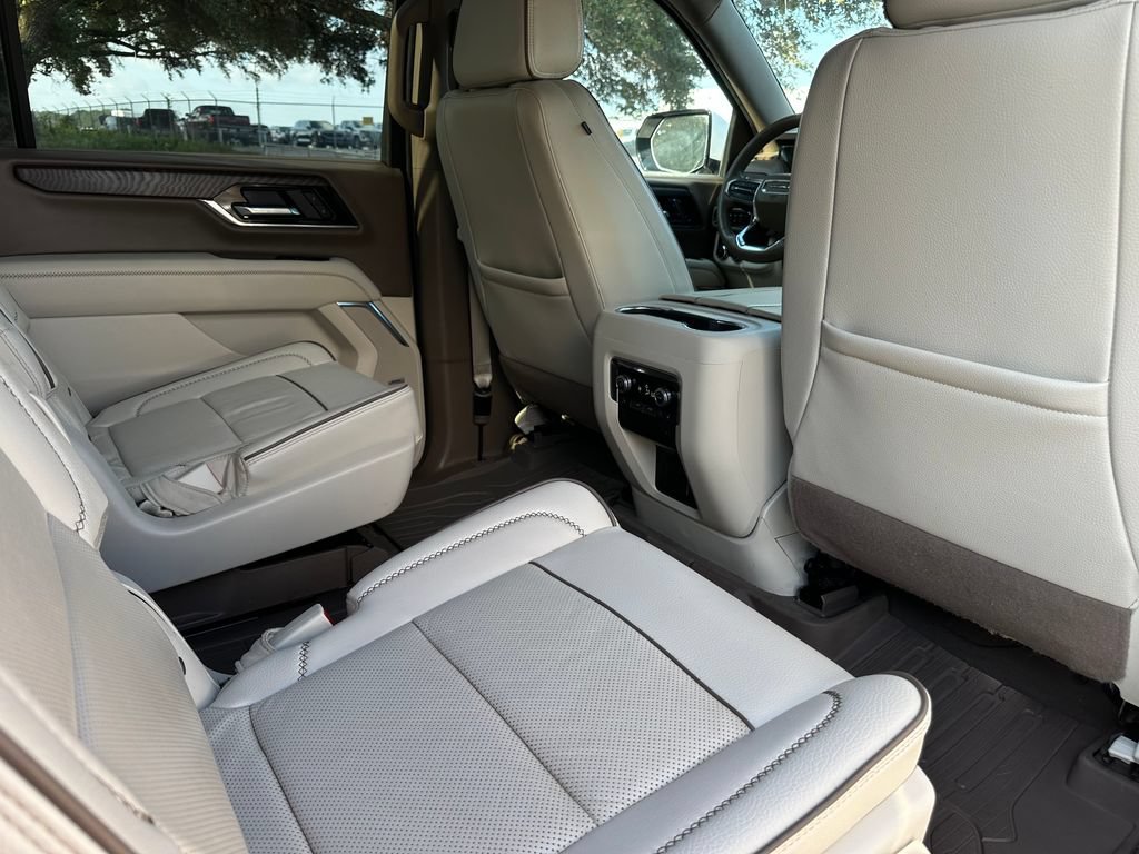 Used 2025 GMC Yukon XL Denali w/ Sun & Power Step Package AWD/4WD image 11