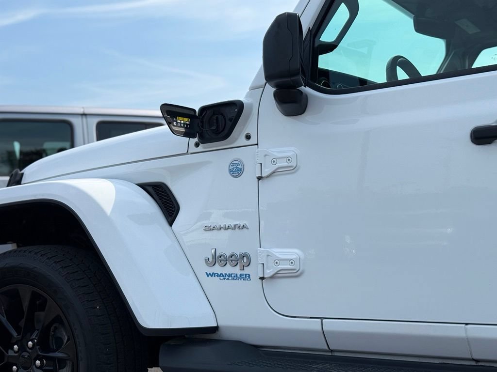 Used 2021 Jeep Wrangler Unlimited Sahara AWD/4WD image 36