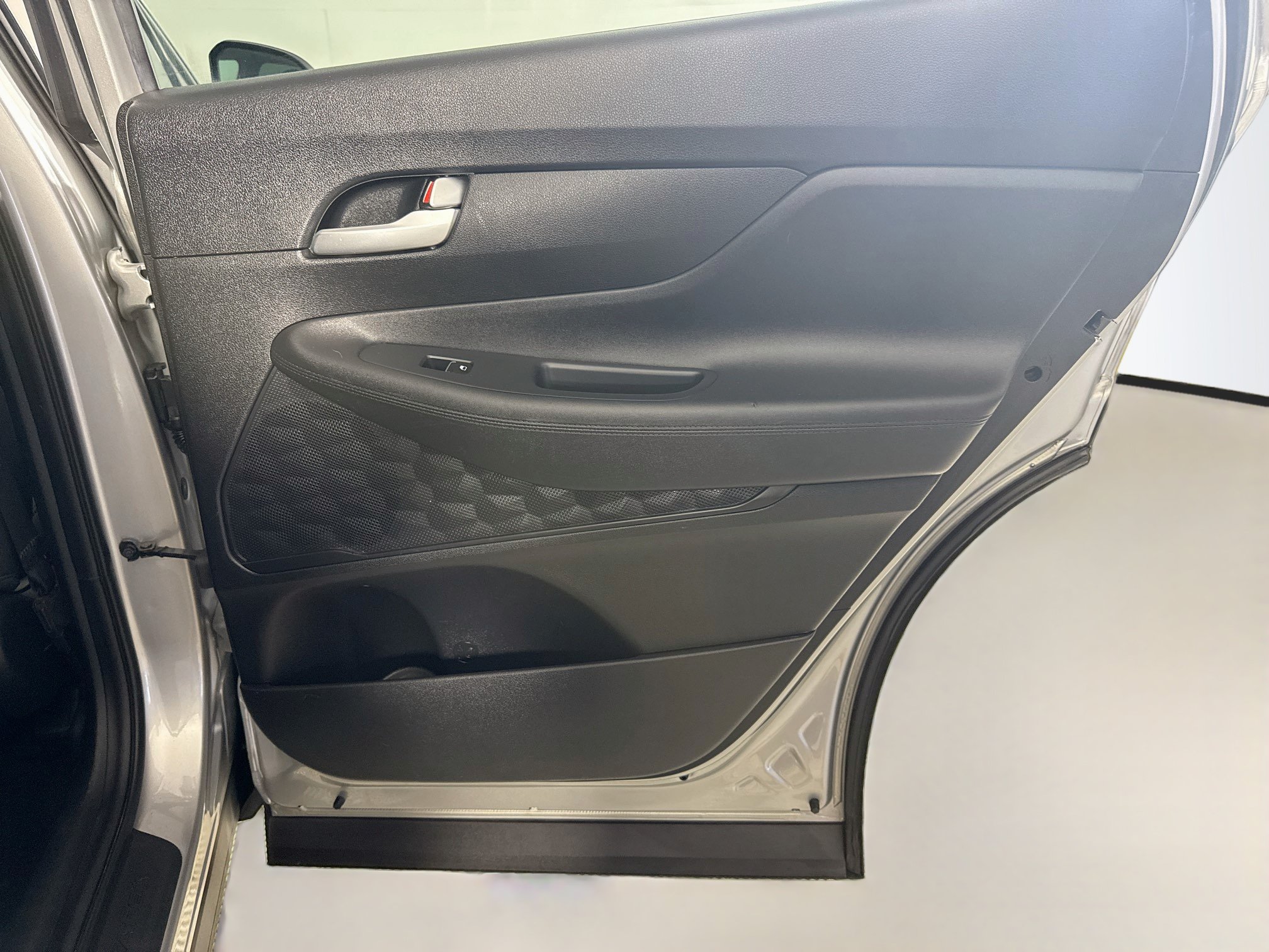 Used 2020 Hyundai Santa Fe SE AWD/4WD image 28