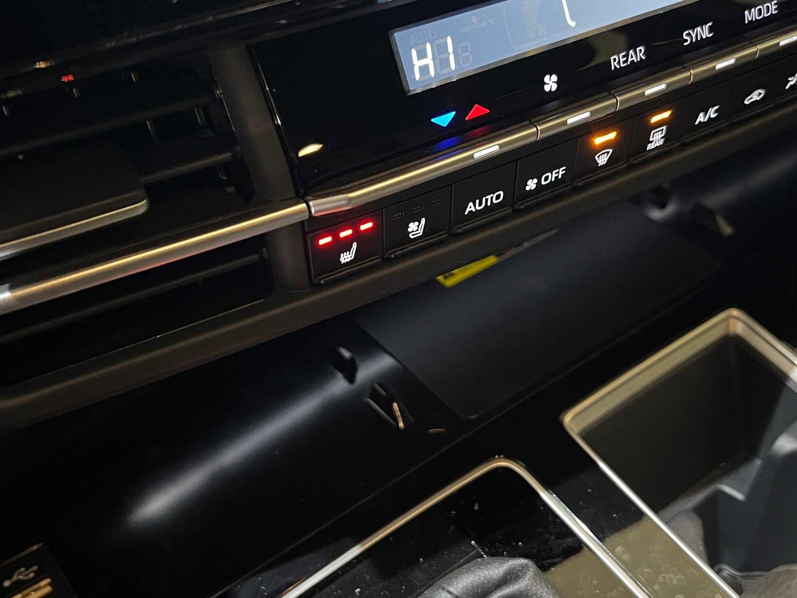 Used 2025 Toyota Sienna Limited image 26