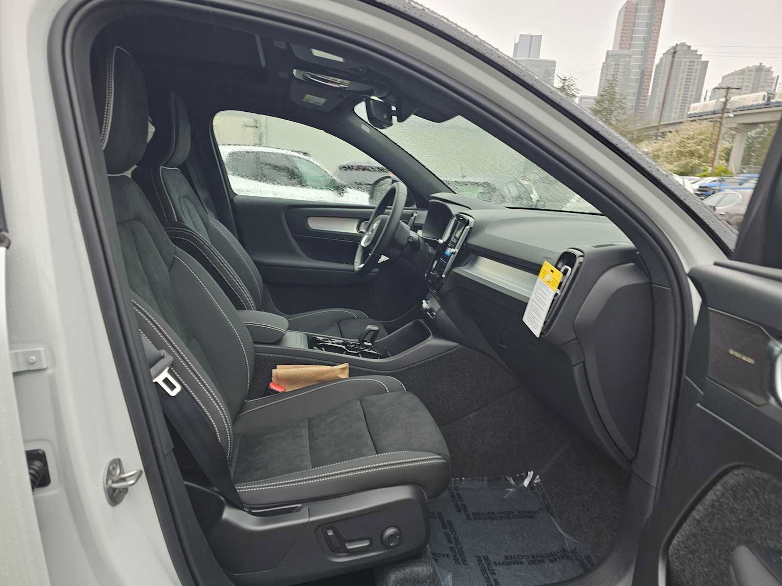 New 2026 Volvo XC40 B5 Ultra w/ Climate Package AWD/4WD image 11