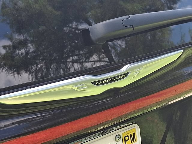 Used 2025 Chrysler Pacifica Select FWD image 10