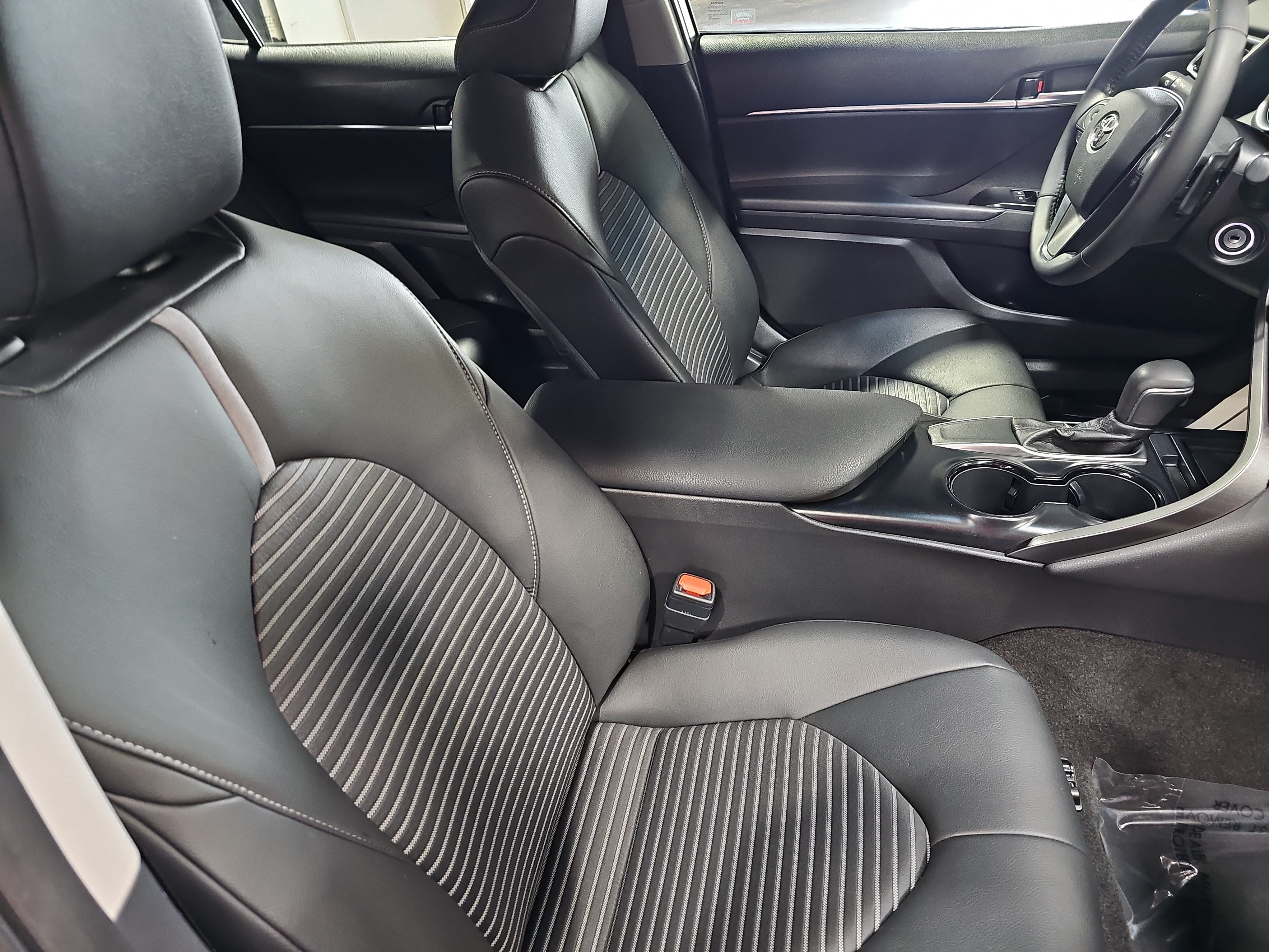 Used 2018 Toyota Camry SE w/ Moonroof Package FWD image 10