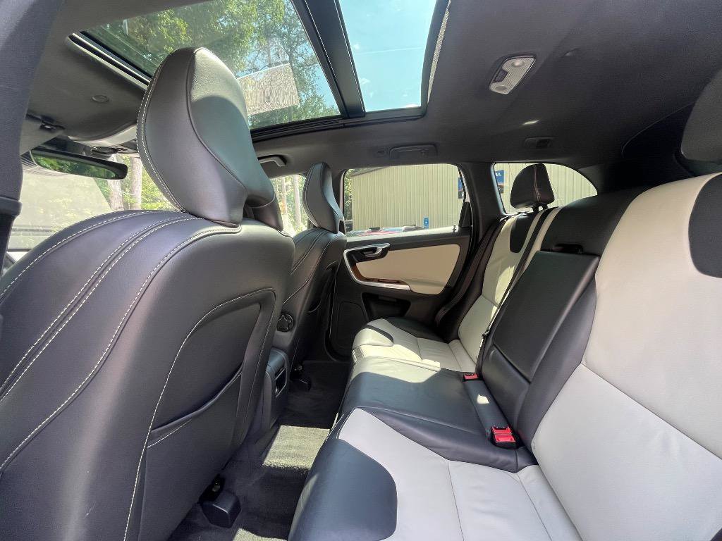 Used 2015 Volvo XC60 T6 Platinum FWD image 25