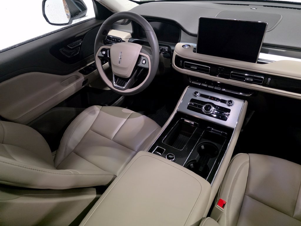 Used 2024 Lincoln Aviator AWD w/ Premium Package image 15