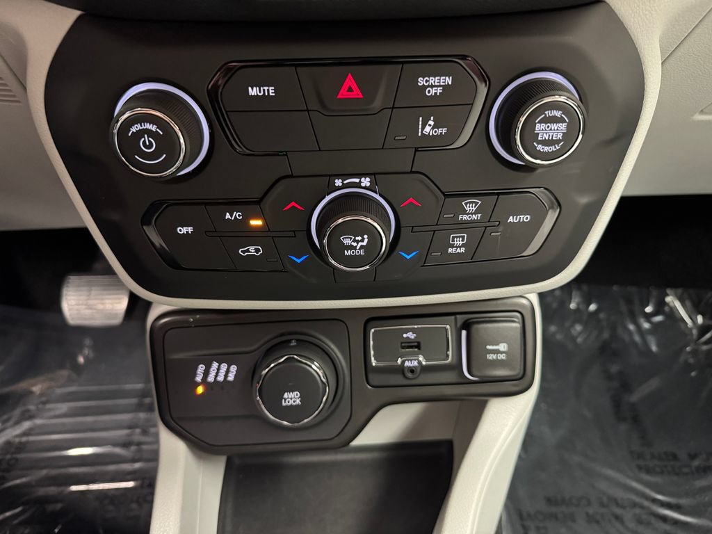Used 2022 Jeep Renegade Limited AWD/4WD image 20