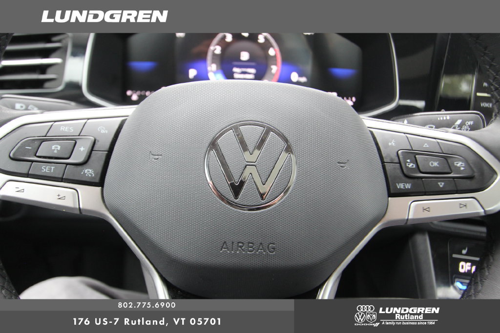 Used 2025 Volkswagen Jetta SE FWD image 4