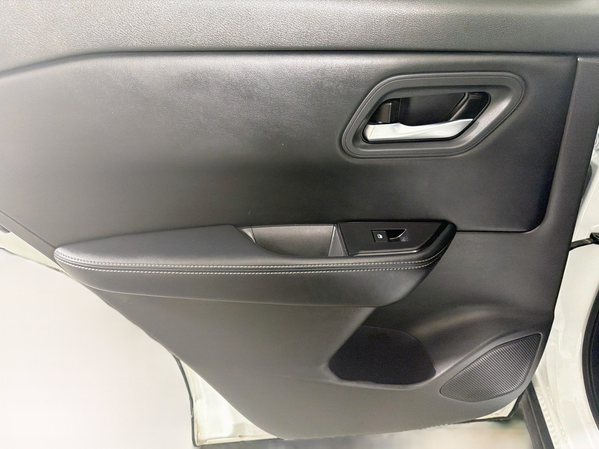 Used 2025 Nissan Rogue SV AWD/4WD image 24