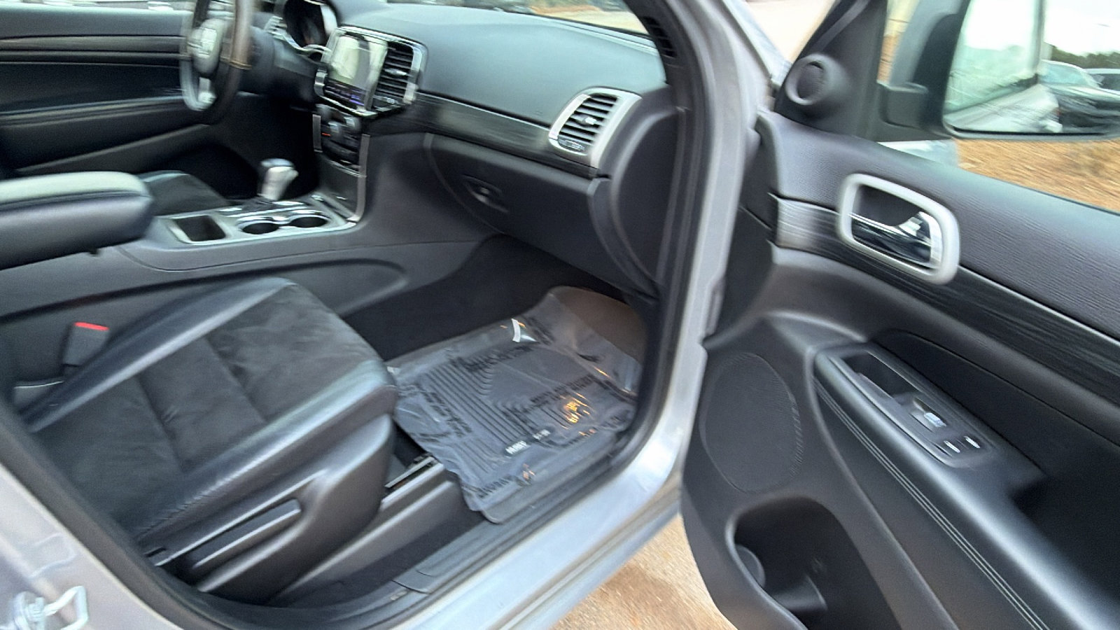 Used 2020 Jeep Grand Cherokee Altitude image 19