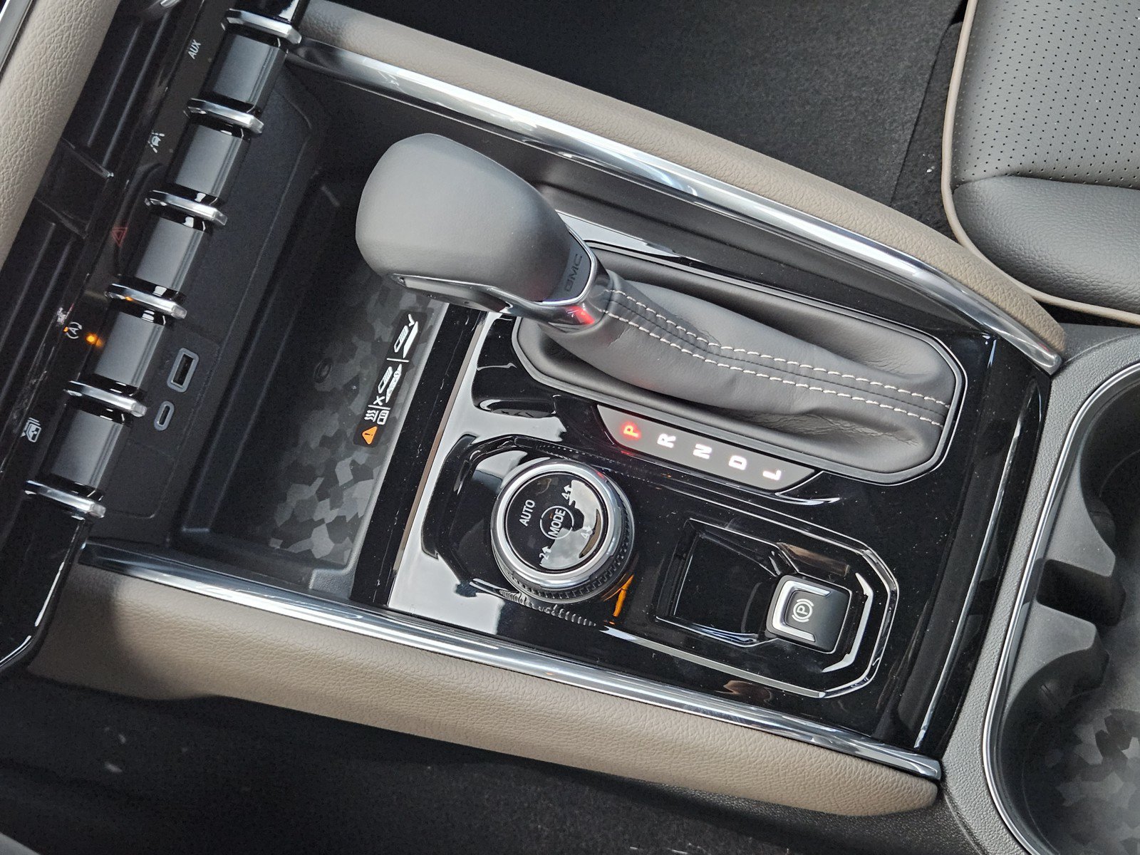 New 2026 GMC Canyon Denali AWD/4WD image 15