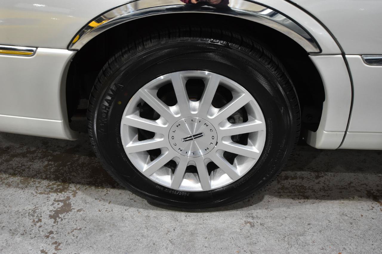 Used 2006 Lincoln Town Car Signature RWD image 43