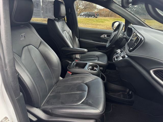 Used 2024 Chrysler Pacifica Limited FWD image 13