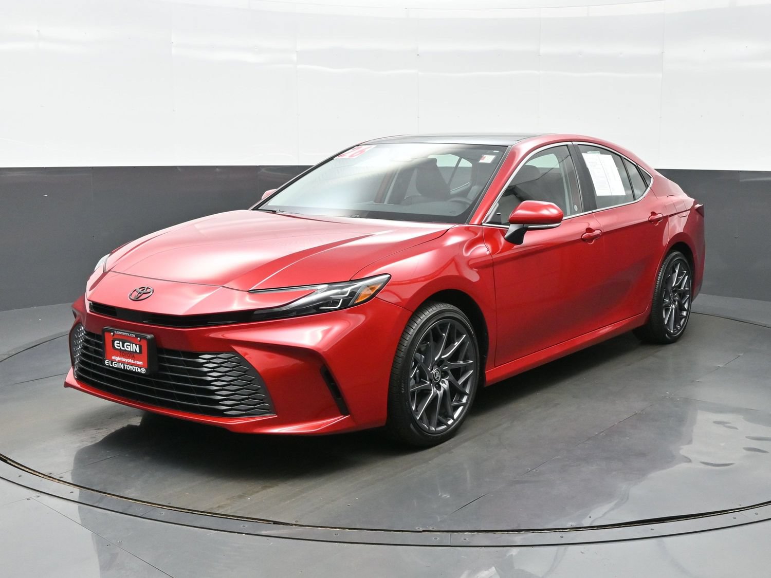Used 2026 Toyota Camry XLE AWD/4WD image 2