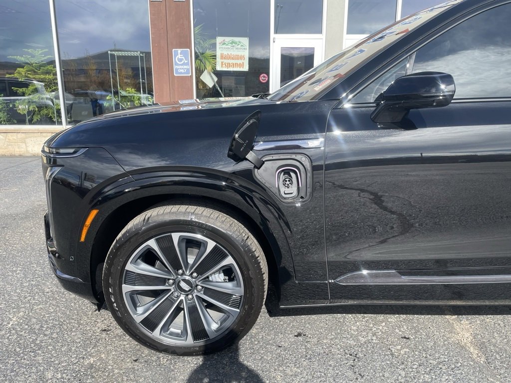 Used 2026 Cadillac Vistiq Sport w/ LPO, Floor Liner Package image 10