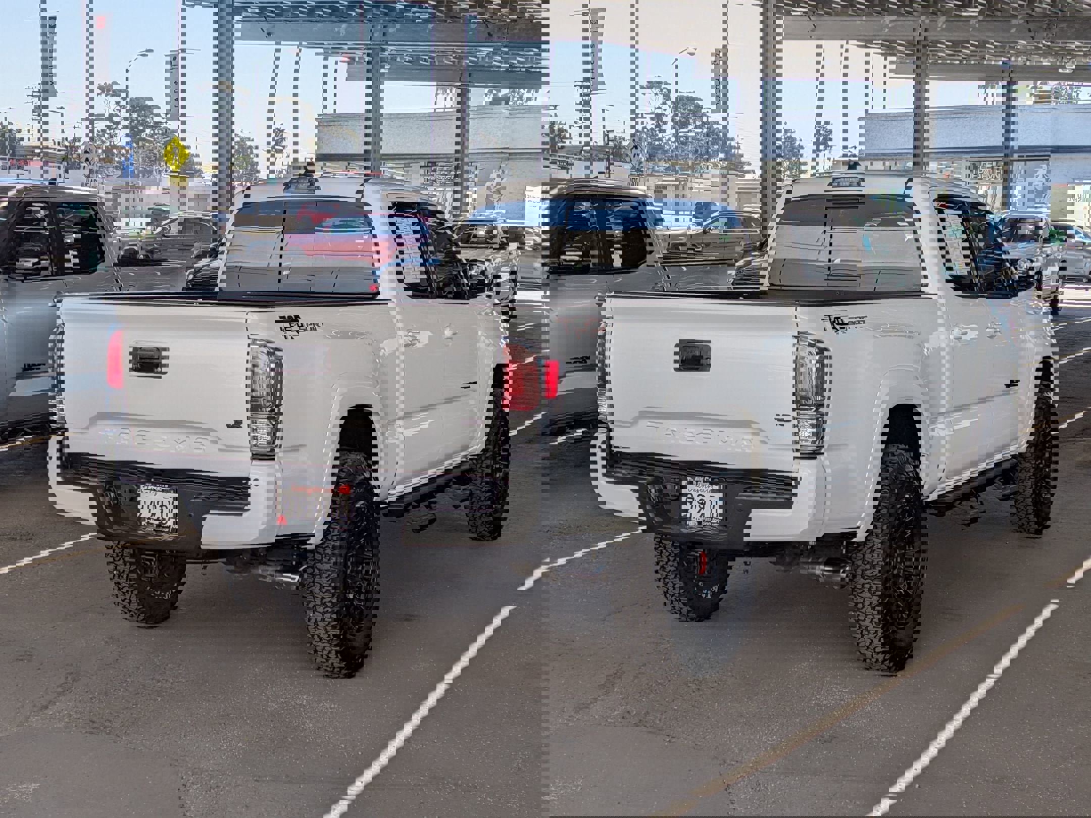 Used 2020 Toyota Tacoma TRD Sport w/ Technology Package image 4