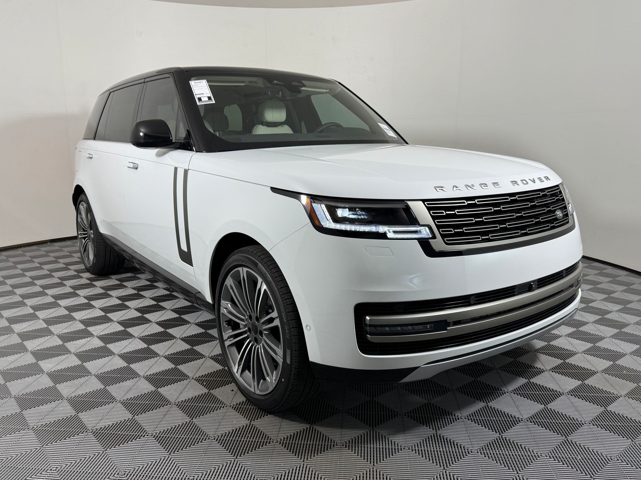 New 2026 Land Rover Range Rover Long Wheelbase SE AWD/4WD image 7