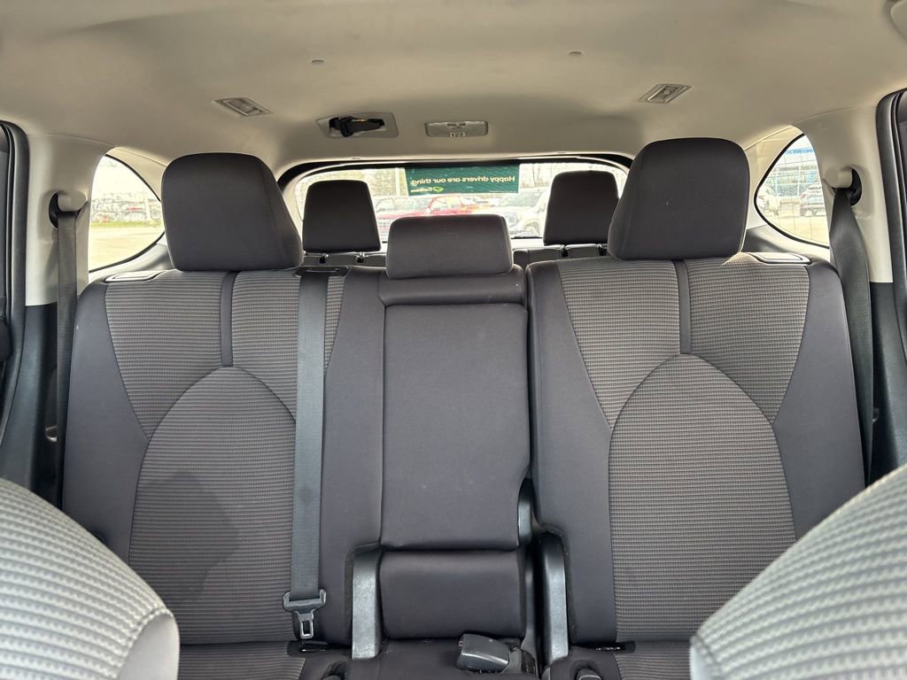 Used 2024 Toyota Highlander LE image 46