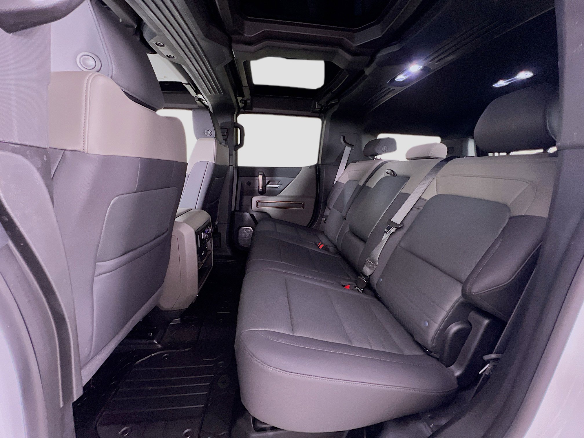 Used 2024 GMC Hummer EV 2X w/ LPO, Illumination Package image 26