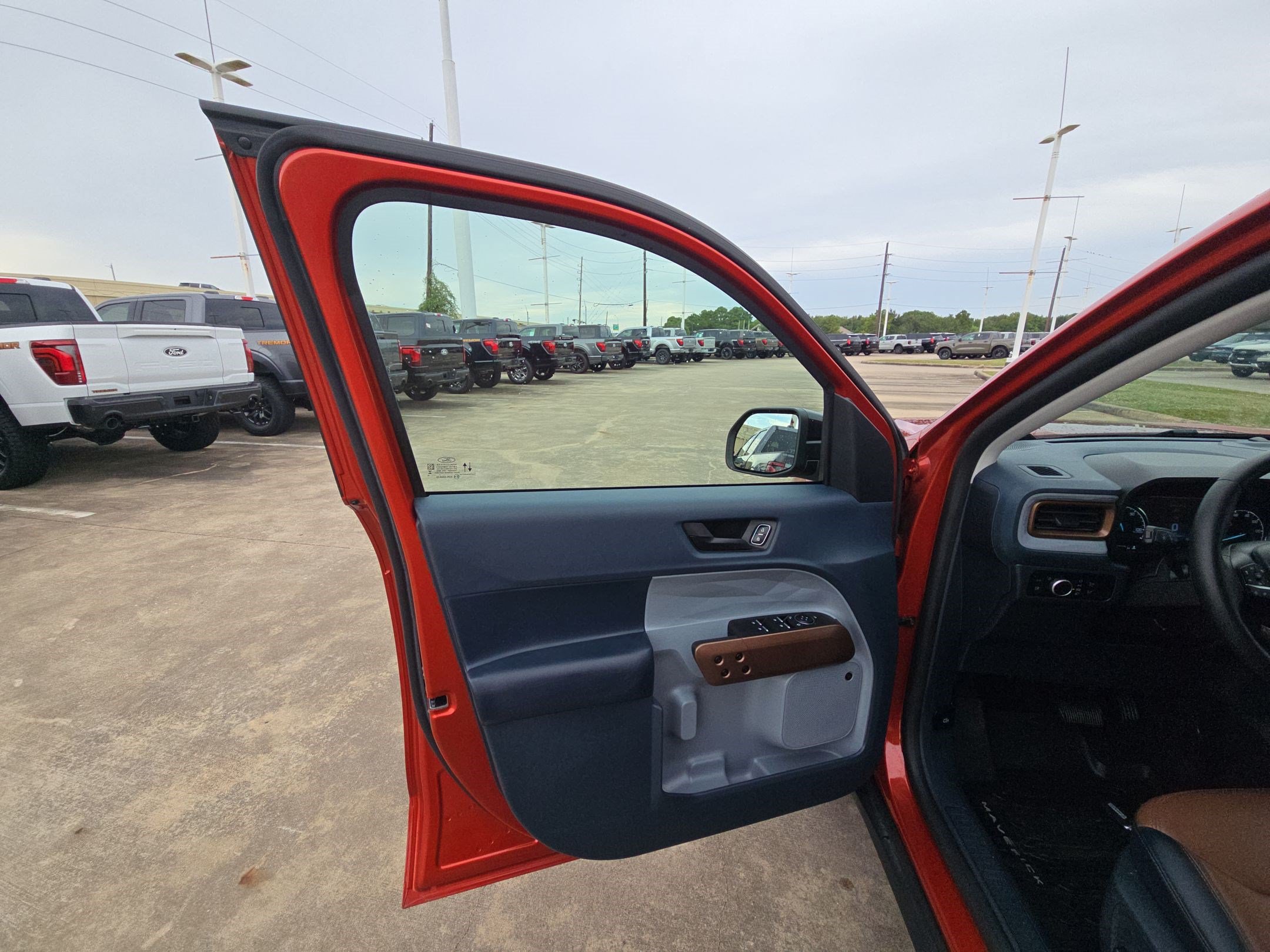 Used 2024 Ford Maverick Lariat FWD image 14