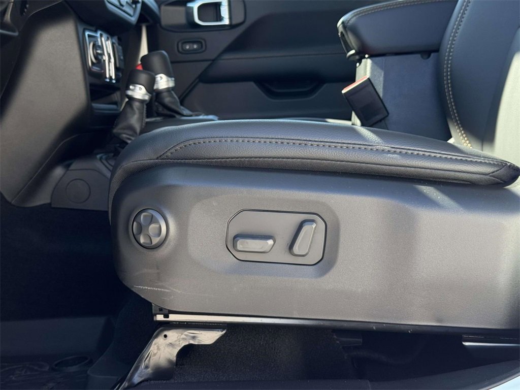 New 2025 Jeep Gladiator High Tide image 13