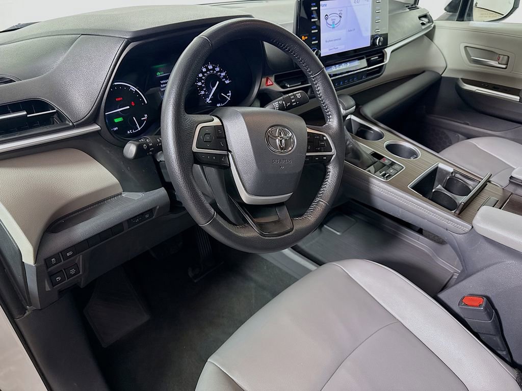 Certified 2022 Toyota Sienna XLE FWD image 10