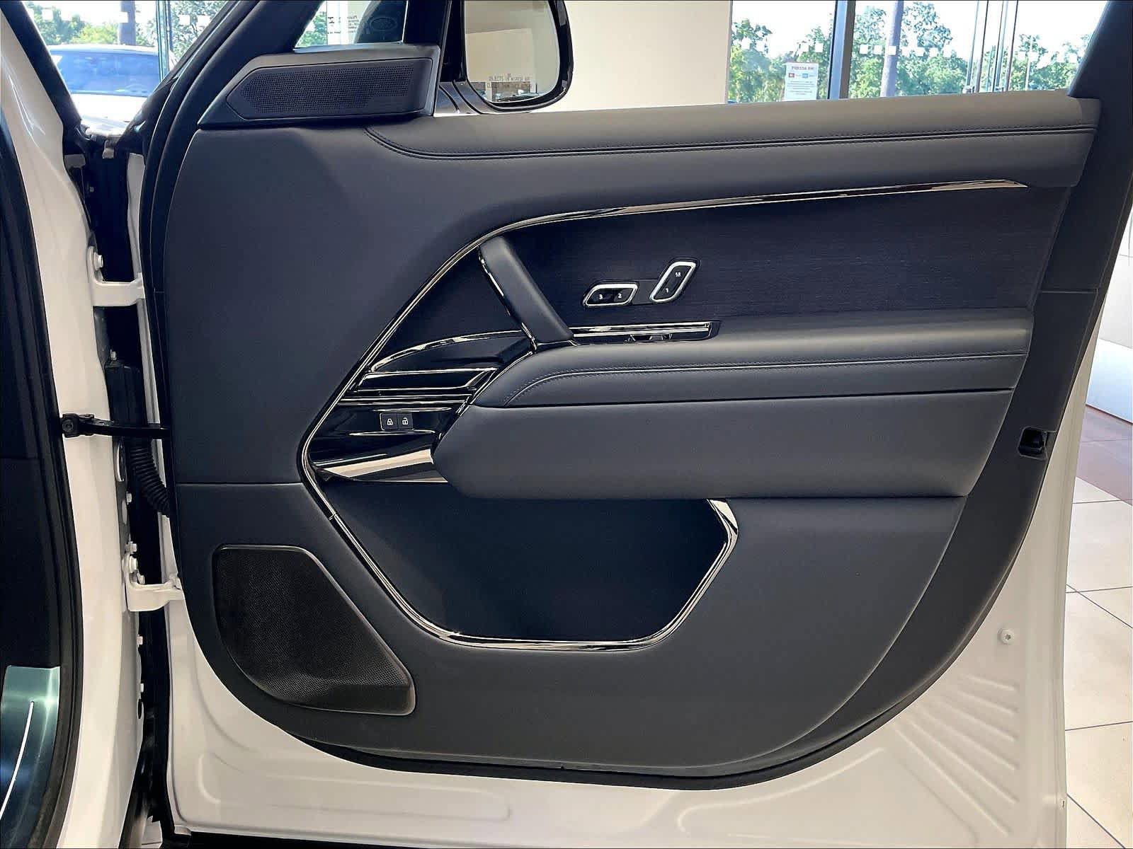 New 2026 Land Rover Range Rover SV AWD/4WD image 28
