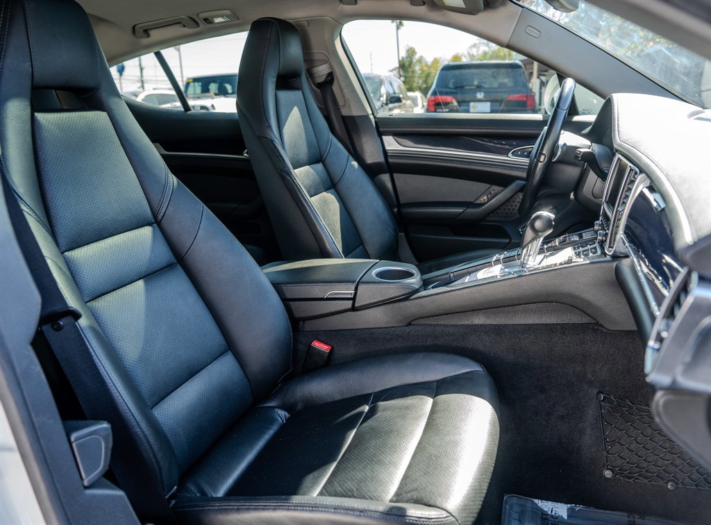 Used 2014 Porsche Panamera 4 image 30